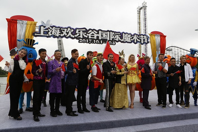 万圣节轰趴玩不停！上海迪士尼、欢乐谷打造系列“魔幻”表演活动