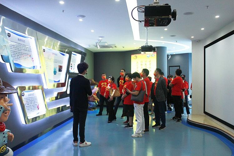 工业旅游部接待了客户公司组织的员工"脑白金工厂旅游"活动